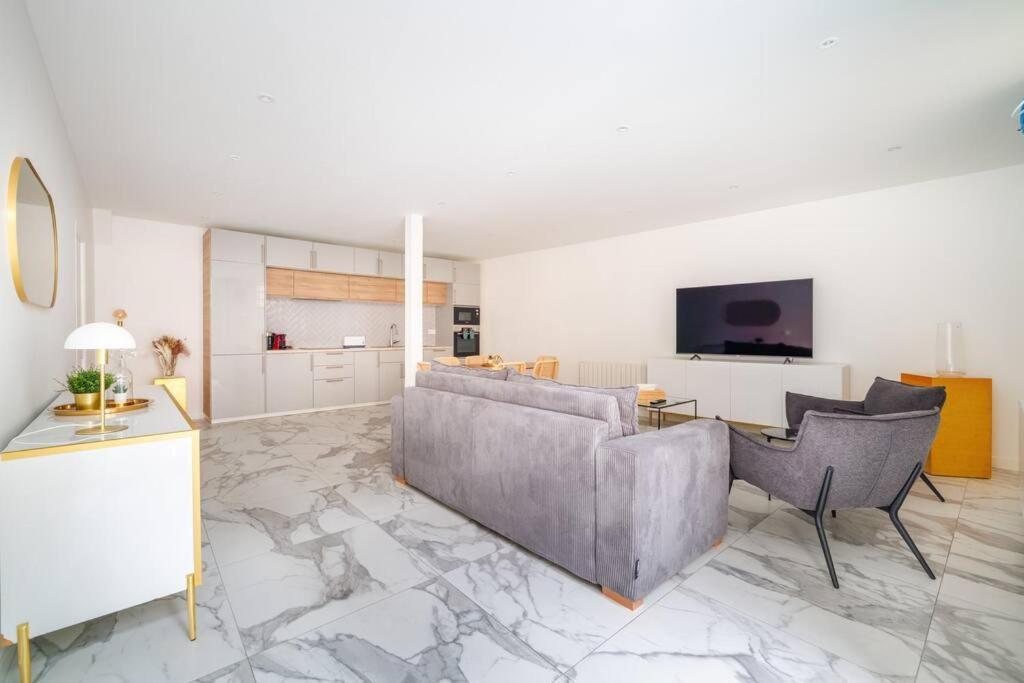 Beautiful Flat For 6 People #6 Apartman Asnières Kültér fotó